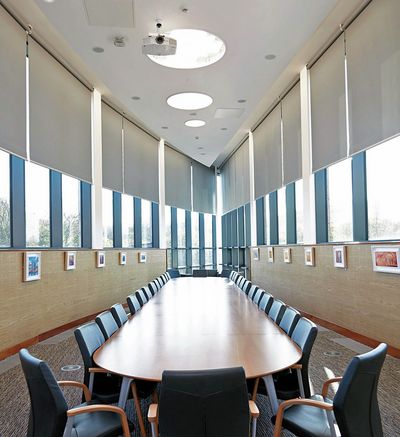 Kierrekaihdinmallisto, SG 4970, Multiscreen 1-10%, Room shot "Durham Gateway", Durham, United Kingdom